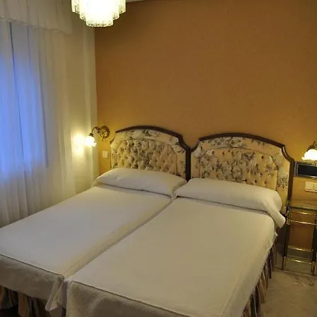 Le Petit فندق سلامنكا