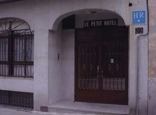 Le Petit Hotel